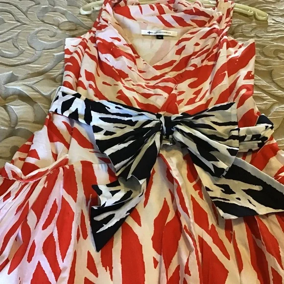 Diane Von Furstenberg Red and White V-Neck Fit and Flare Midi Dress - Picture 10 of 16